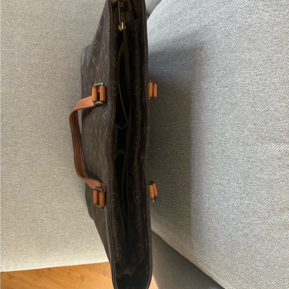 Louis Vuitton - Picture 4 of 11